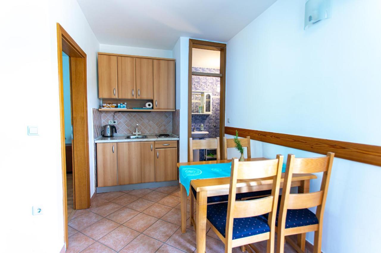 Apartments Ljubo Stari Grad  Ngoại thất bức ảnh